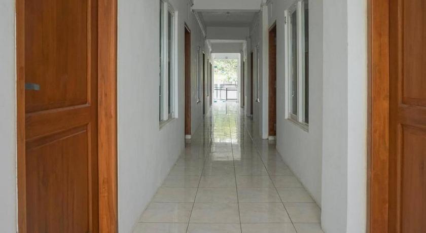 RedDoorz Plus near Taman Rekreasi Selecta 2 – Batu, MO