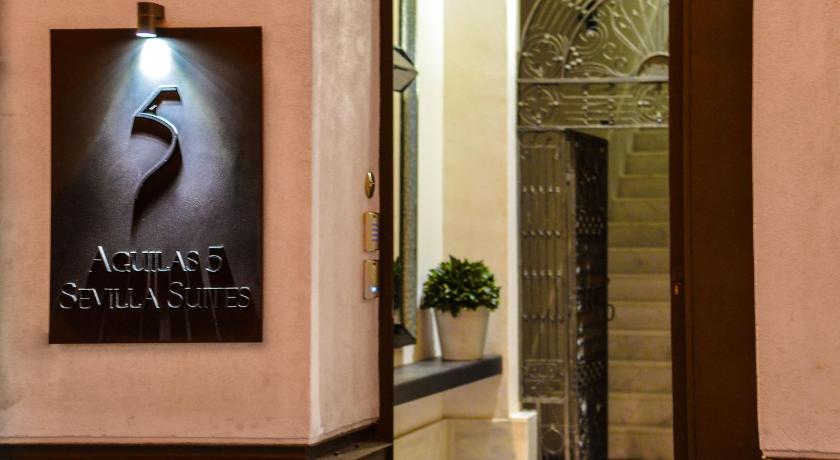 Sevilla Aguilas5 SevillaSuites 5-Star Guesthouse room
