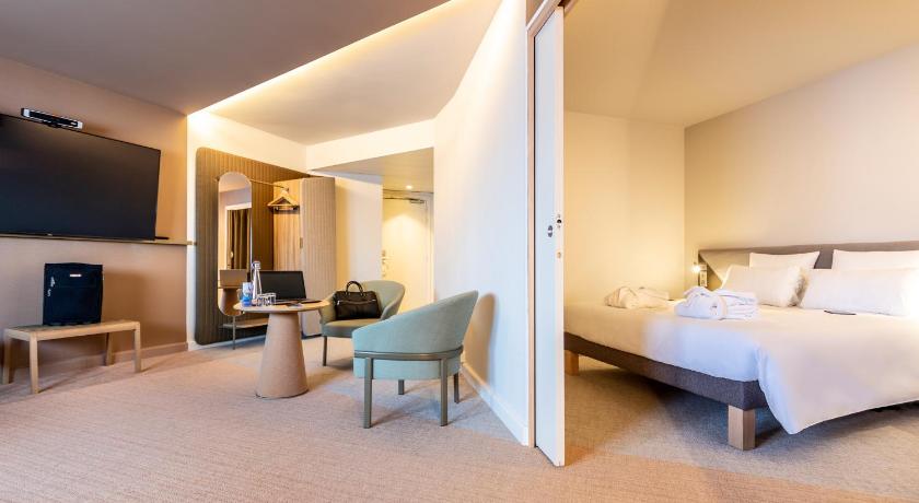 Image of Suite for 5 people - 1 double bed, 1 double sof a bed and 1 single sofa bed 4