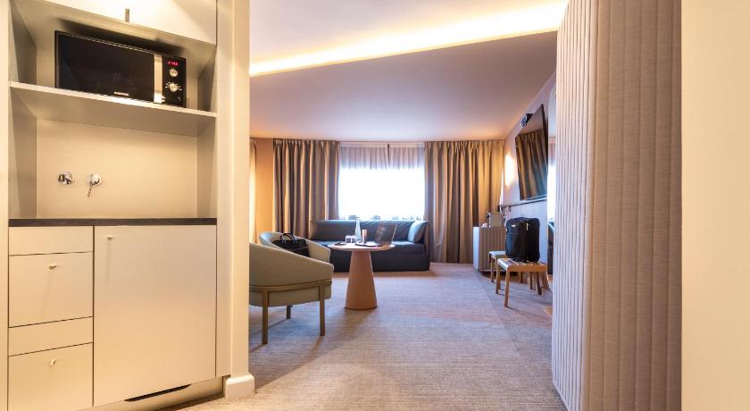 Image of Suite for 5 people - 1 double bed, 1 double sof a bed and 1 single sofa bed 6