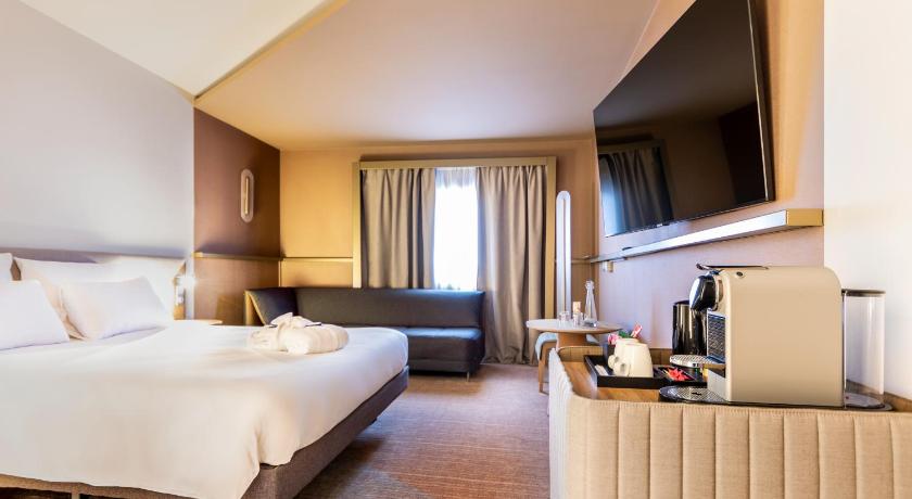 Image of Executive Suite, 1 Queen, Sofa bed 1