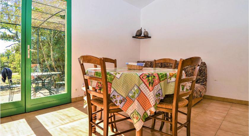 Awesome home in Mejannes le Clap with WiFi, 2 Bedrooms and Outdoor swimming pool photo
