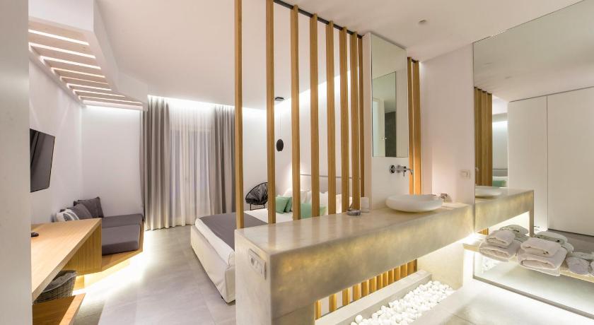 รูปของSuperior Suite with Private Pool and Sea View 8