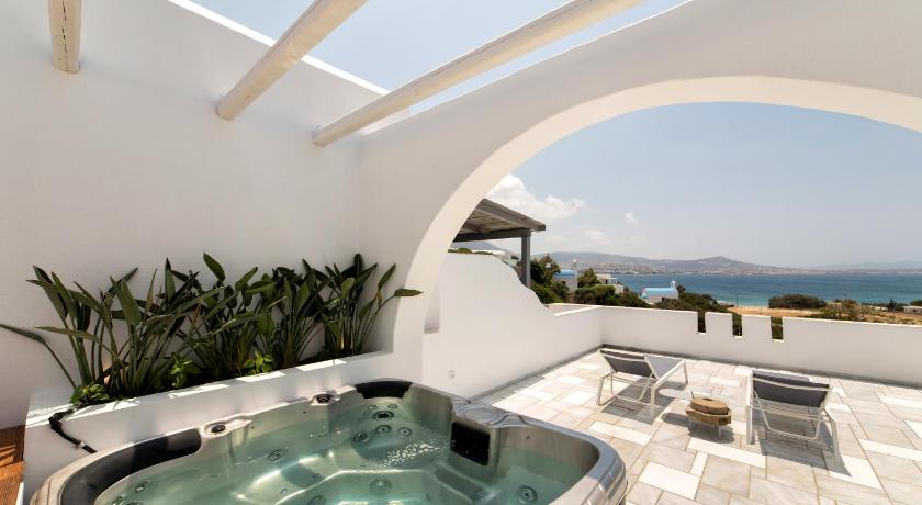 รูปของExecutive Suite with Outdoor Hot Tub Sea View 15