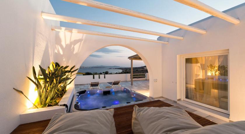 รูปของExecutive Suite with Outdoor Hot Tub Sea View 7