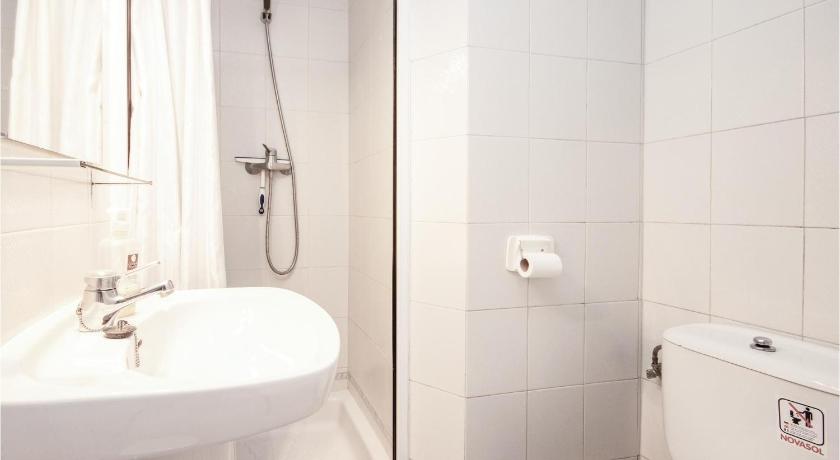 Awesome Apartment In Calahonda With 2 Bedrooms, Outdoor Swimming Pool And Swimming Pool photo