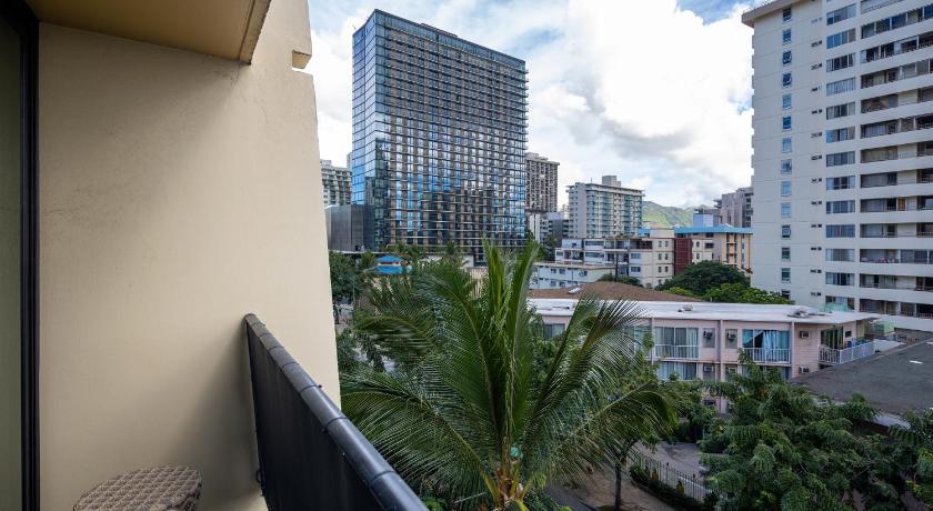 Gorgeous One Bedroom Bamboo Blocks from the Beach photo