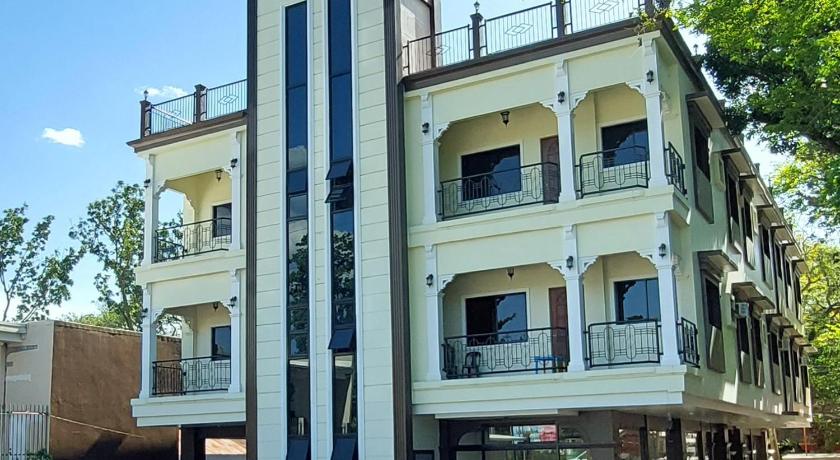 Le Chateau Residences photo