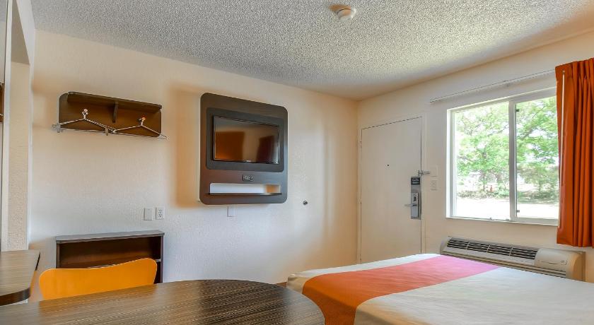 Motel 6-San Diego, CA - North