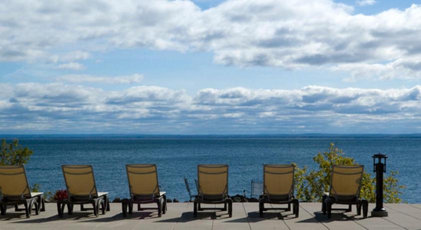 Beacon Pointe on Lake Superior photo