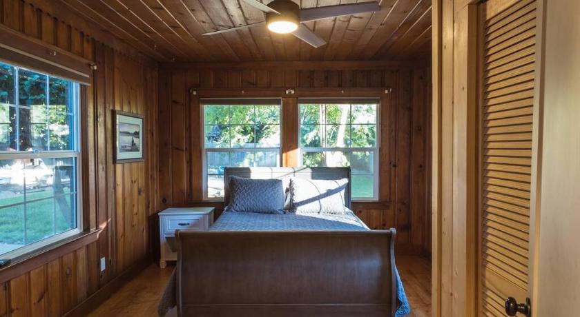 3 Bedroom Charmer 5 Minutes from Central Downtown photo