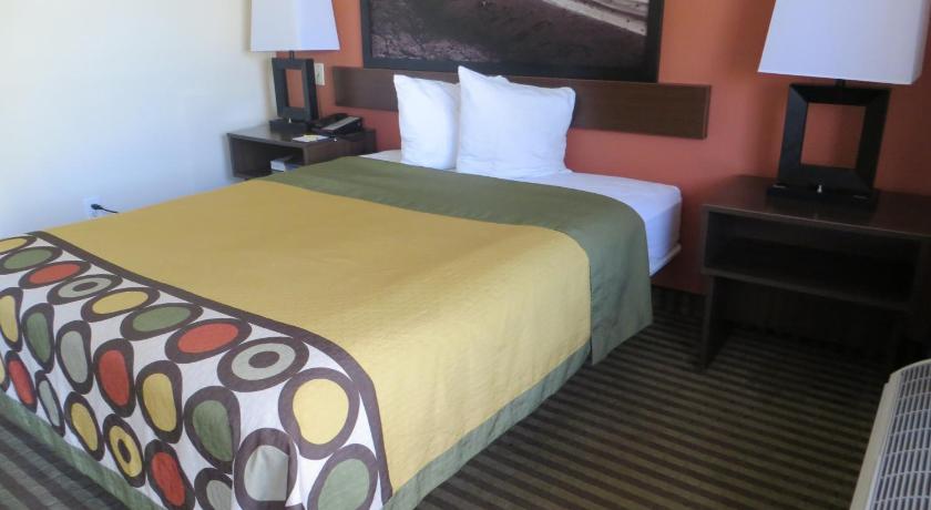 Super 8 By Wyndham Orlando International Drive photo