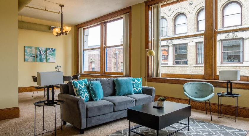 FRONTDESK 2063 East 4th Street Apts Downtown Cleveland — Hotel in Cleveland (OH)