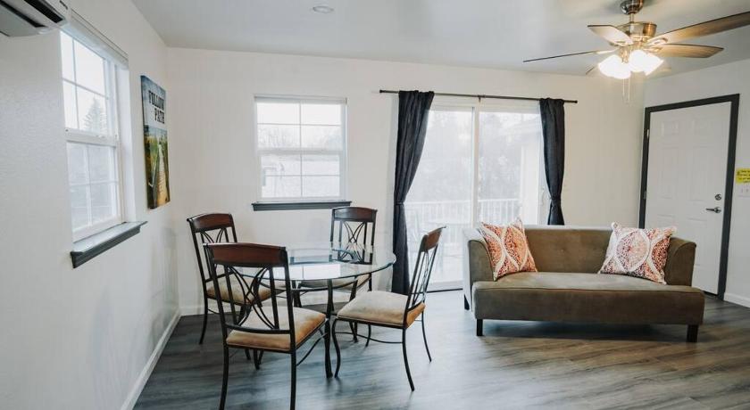 Gorgeous Upstairs Studio with Patio and Laundry photo