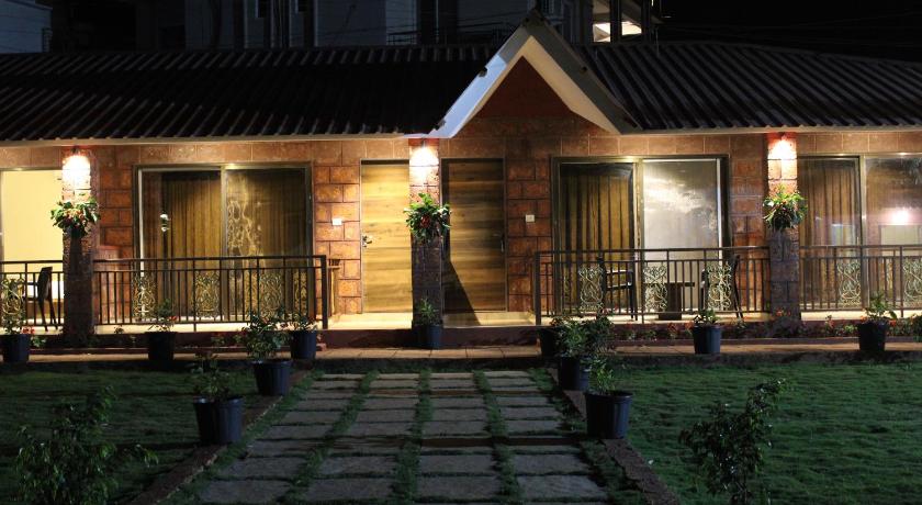 Serene cottage with lawn photo