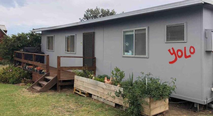 YOLO- 3bdrm beach-house views, near penguins, nbn! — Hotel in Phillip Island