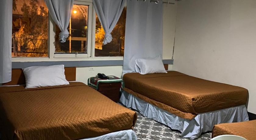 Hotel Mayesstic photo