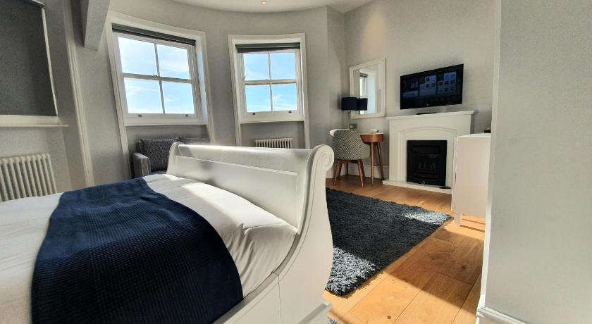 Image of Deluxe King Room with Sea View 1
