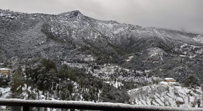 Captains Paradise At Mukteshwar Hill Station photo