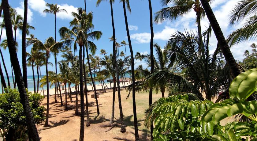 Kaimana Beach Hotel