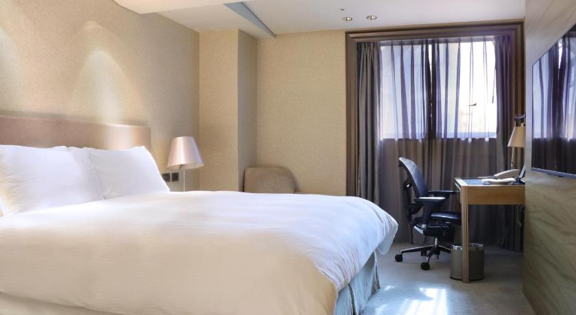 Image of Family Connecting Suites 5