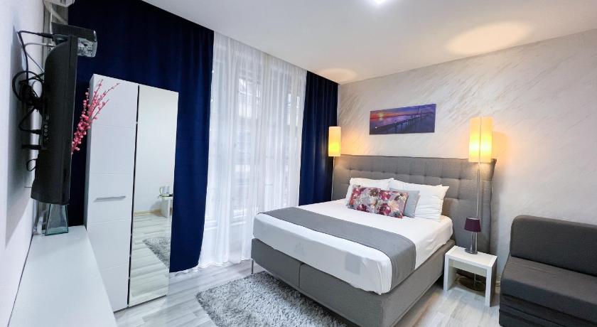 Centar Forever — Hotel in Belgrade