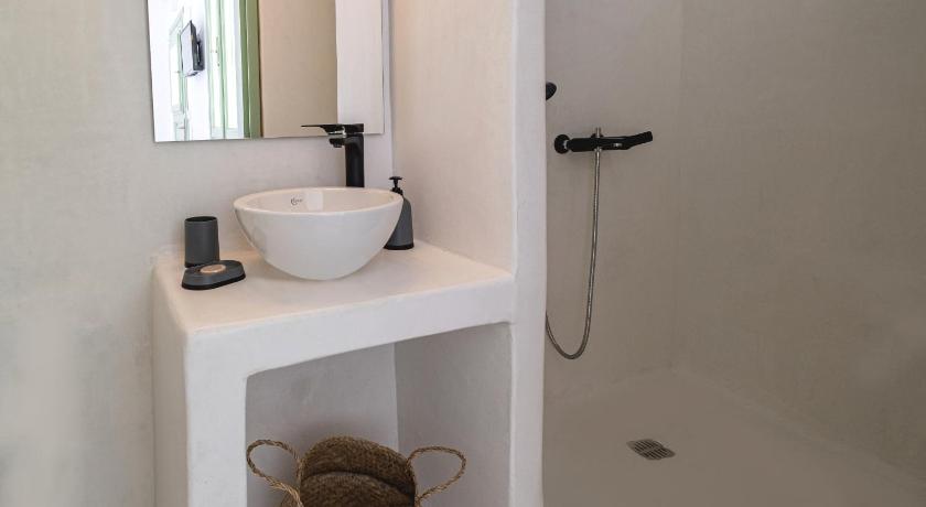 White Orchid Cave House & Studio photo