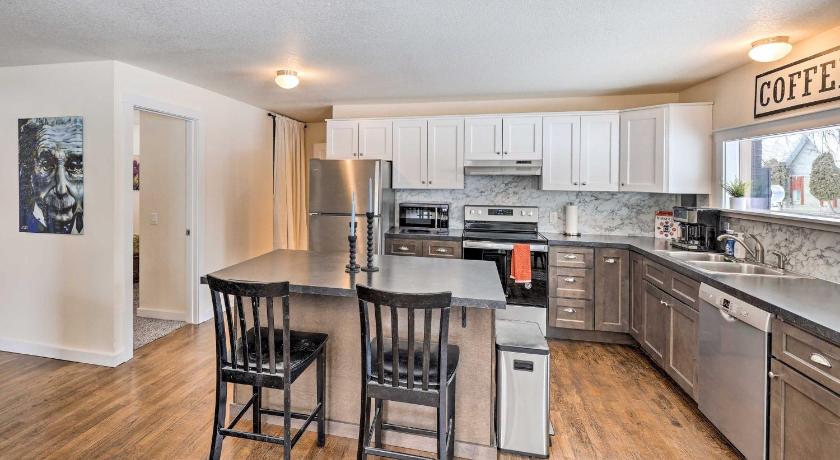 Quaint Albion Duplex with Easy River Access! — Hotel in Pullman (WA)