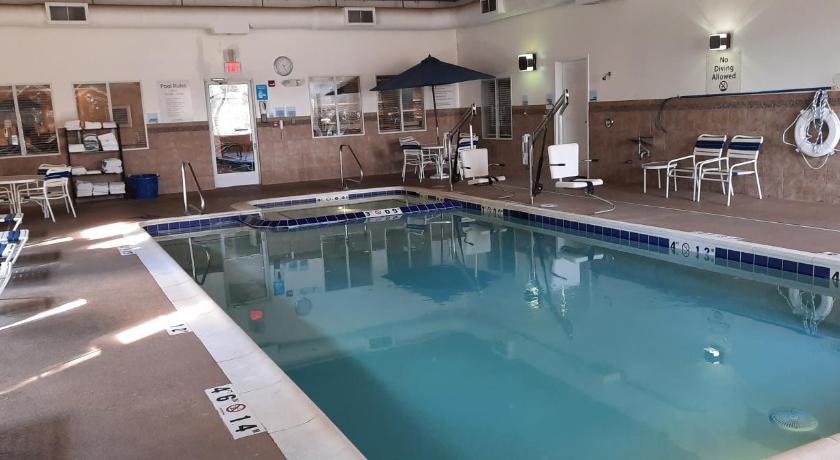 Holiday Inn Express & Suites New Buffalo, MI photo