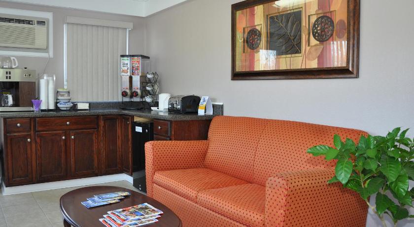 MERRIMAC INN & SUITES photo