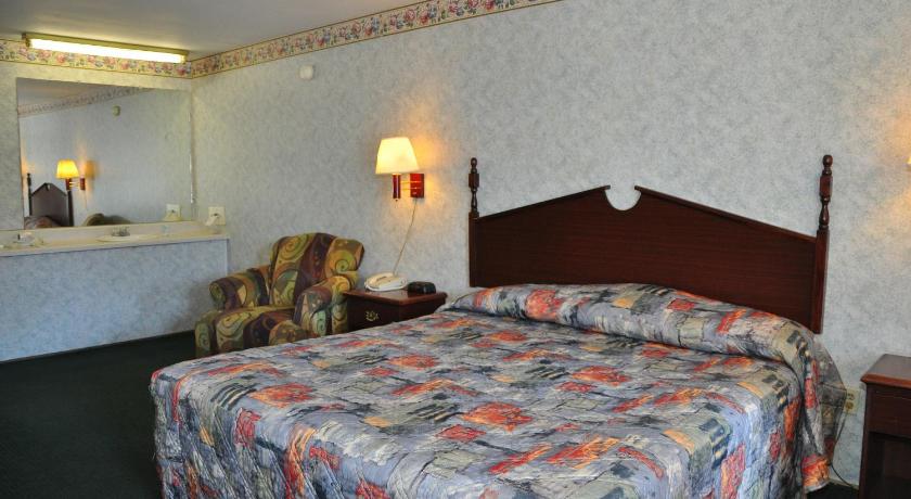 MERRIMAC INN & SUITES photo