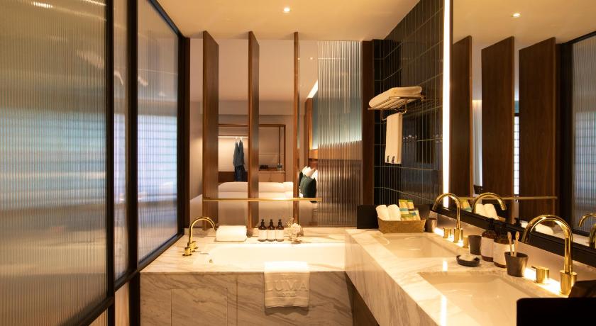 Image of Green Luxury Bedroom 3