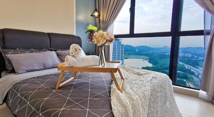 Astetica Pool &amp; Lake View High Floor 100mbps Wifi Netflix — Hotel in Kuala Lumpur
