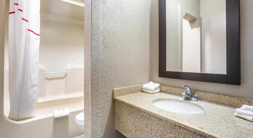 Red Roof Inn Detroit - Farmington Hills photo