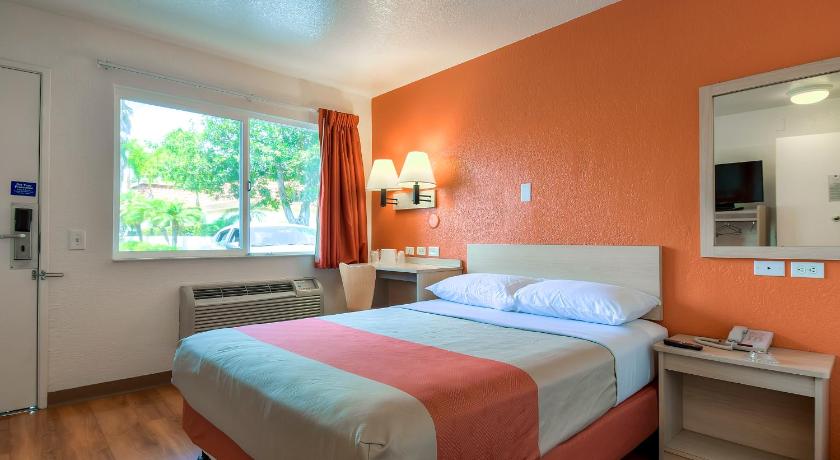 Motel 6-Westminster, CA - South - Long Beach Area