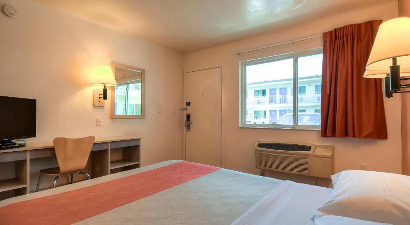 Motel 6-Westminster, CA - South - Long Beach Area