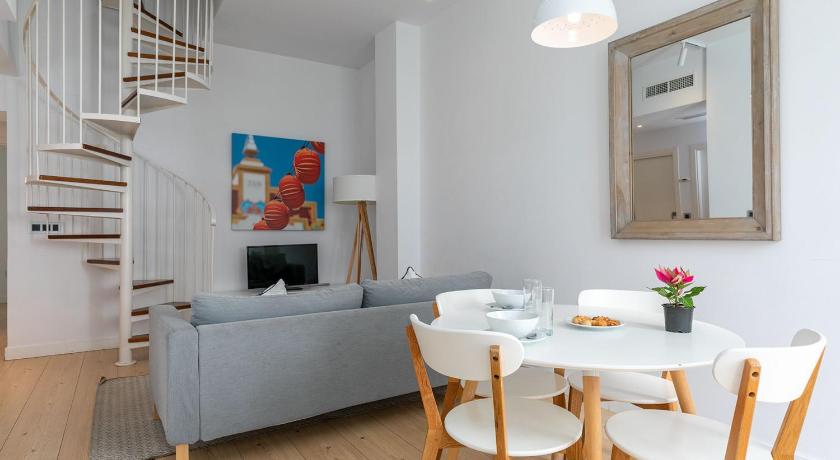 セビリア Holiday Rentals Tempa Museo                                                      2つ星 ホテル ロビー