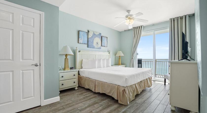 Image of Three-Bedroom Apartment with Sea View - 501W 16