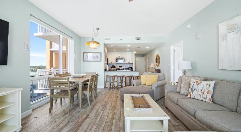 Image of Three-Bedroom Apartment with Sea View - 501W 3
