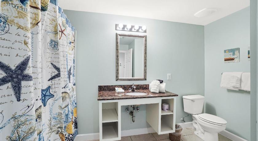 Image of Three-Bedroom Apartment with Sea View - 501W 11