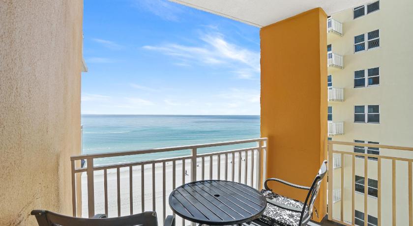 Image of Three-Bedroom Apartment with Sea View - 501W 9