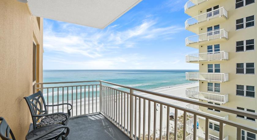 Image of Three-Bedroom Apartment with Sea View - 501W 4