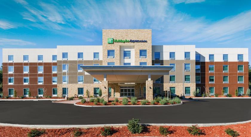 Holiday Inn Express And Suites OAKHURST-YOSEMITE PARK AREA
