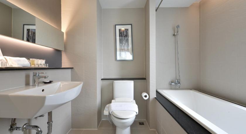 รูปของดีลักซ์ คอร์เนอร์ เตียงใหญ่ (Deluxe Corner Double Room) 17