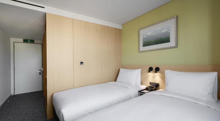 Image of Standard Twin Room 8