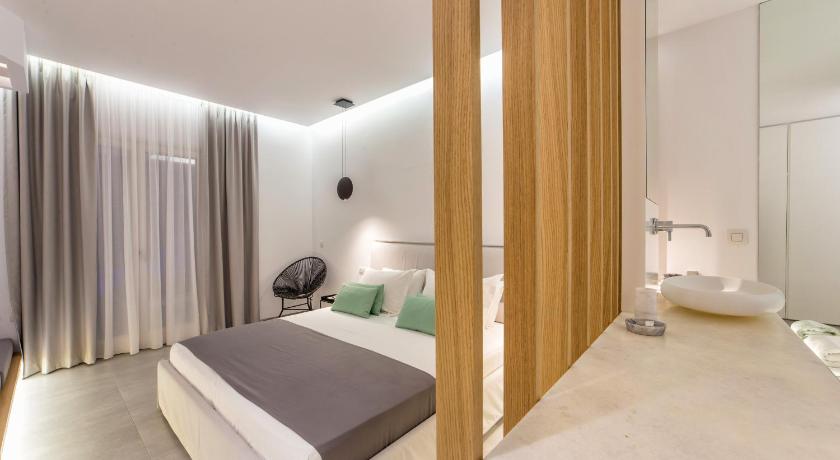 รูปของSuperior Suite with Private Pool and Sea View 12