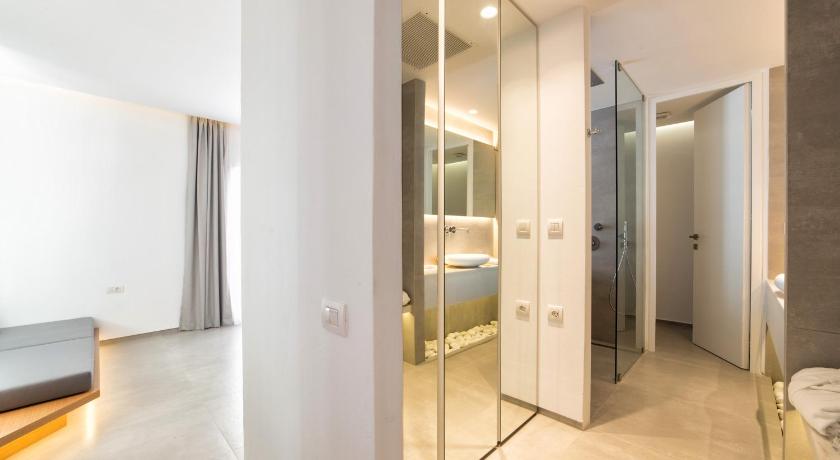รูปของGrand Suite with Private Pool and Sea View 16
