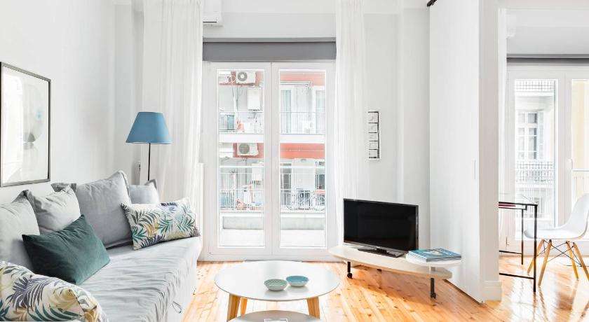 Walk Along the Harbor from an Exquisite Home — Hotel in Thessaloniki