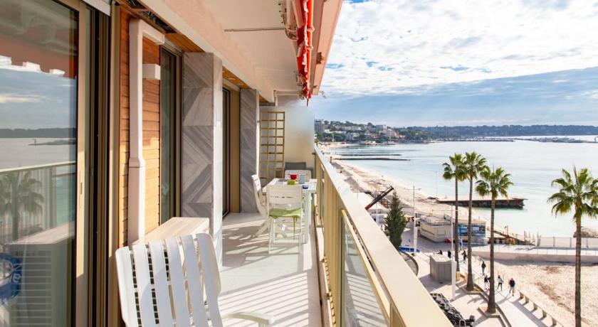 Air-conditioned apartment with sea view and at the foot of the beaches photo