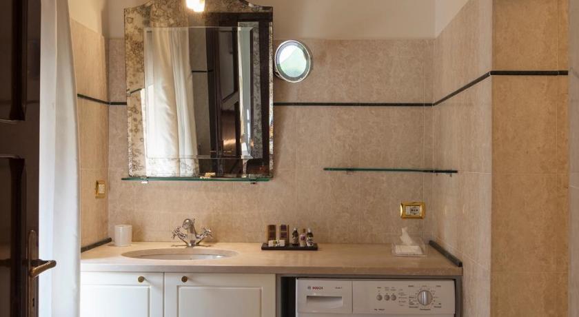Image of Family Suite (5 Adults) 1